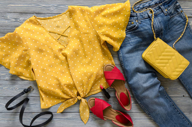 Outfit Blusa Amarilla - de e imágenes de stock iStock