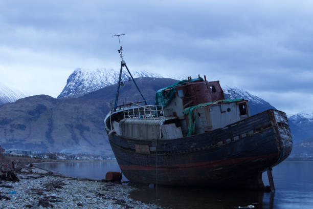 istock Old Fishing Boat On Shore 959075654