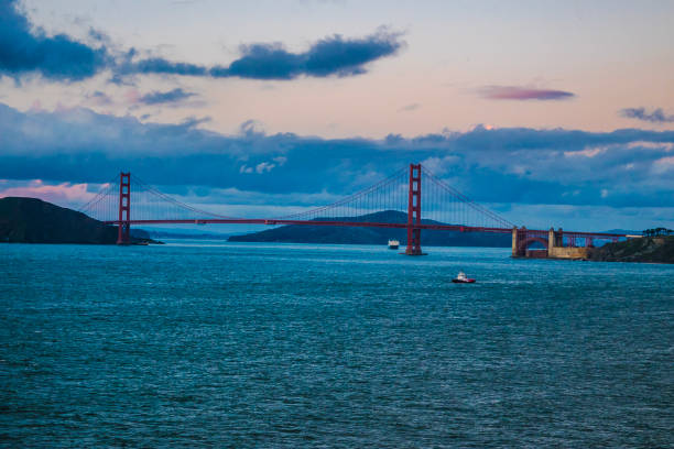istock Sunset on San Francisco Bay in California 959076374