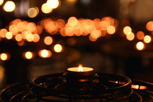 velas de sacre coeur - confession booth foto e immagini stock
