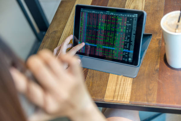 istock Stock broker using tablet to analyse financial report 959081946