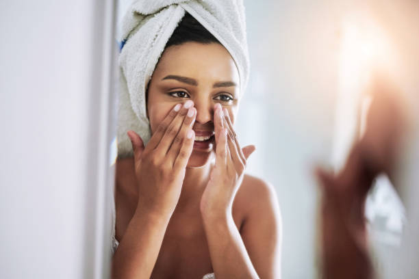 istock Giving her skin a good pamper 959085616