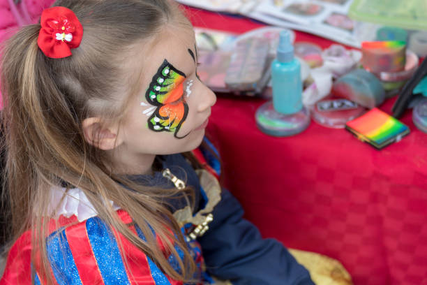 istock Face painting child 959095004
