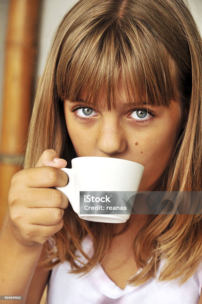 teen Mädchen mit cup - Lizenzfrei 14-15 Jahre Stock-Foto