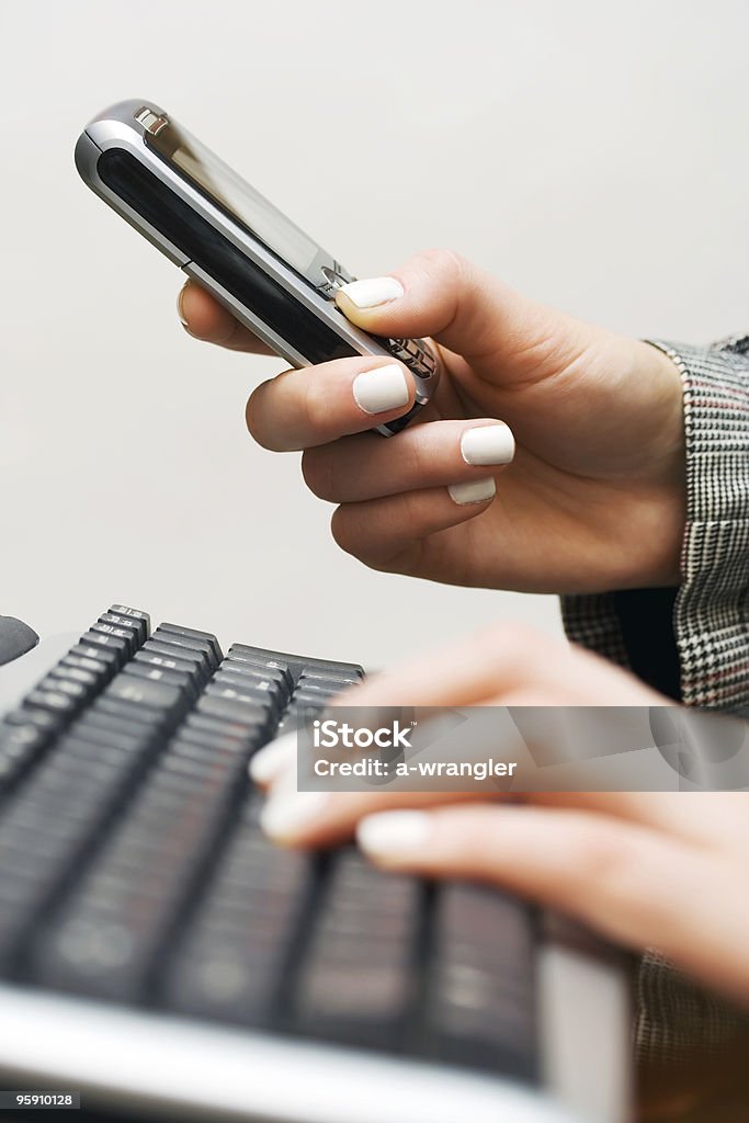 Mujer manos escribiendo en el teclado comuter - Foto de stock de Adulto libre de derechos