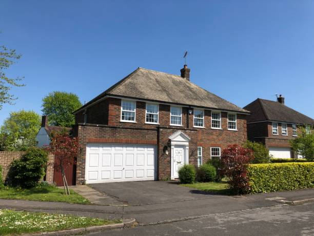 istock Detached house with garden and garage 959118628