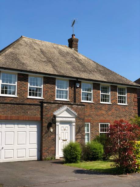 istock Neo Georgian style British detached house 959118736