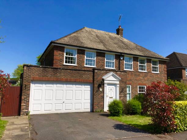 istock Neo Georgian style British detached house 959118812