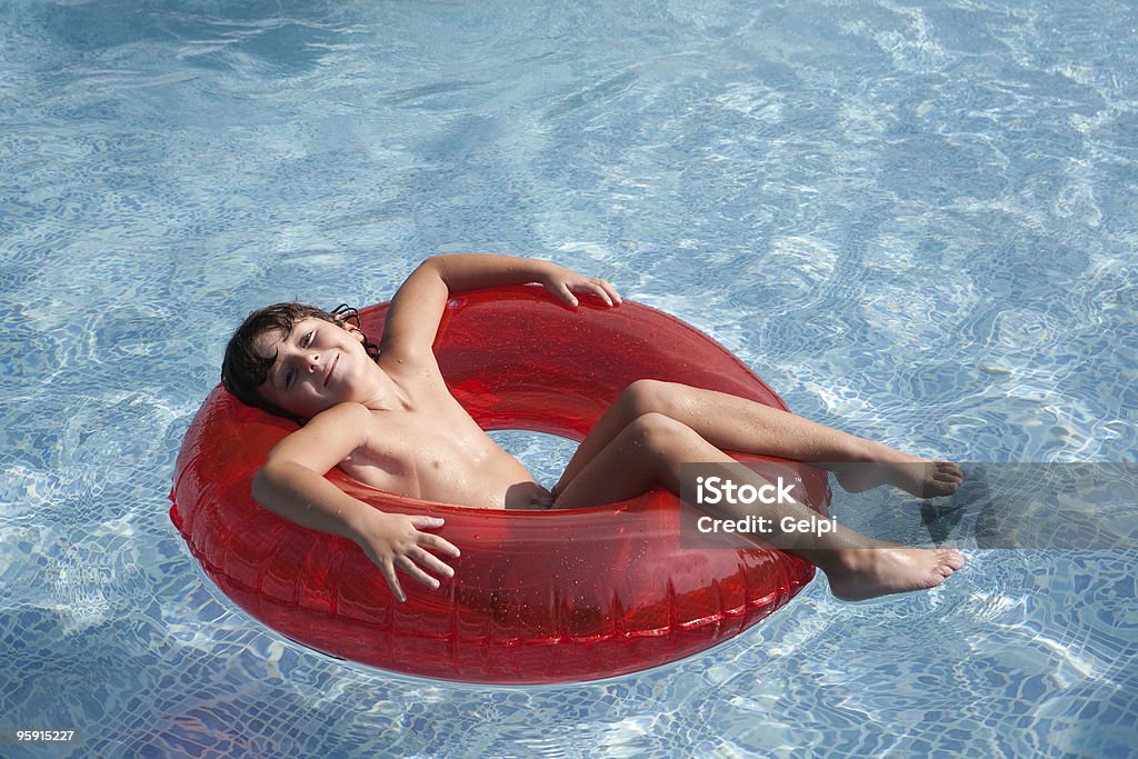 Bambino in piscina - Foto stock royalty-free di Piscina