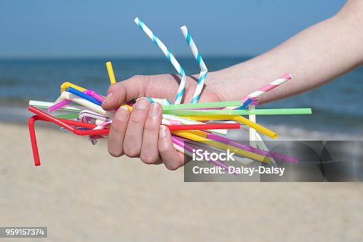 https://media.istockphoto.com/id/959157374/photo/close-up-of-hand-holding-plastic-straws-polluting-beach.jpg?s=170667a&w=is&k=20&c=Yani03Jhc8PU4-PxRfk5GusXd8UXtvPMpZhHht59PAQ=
