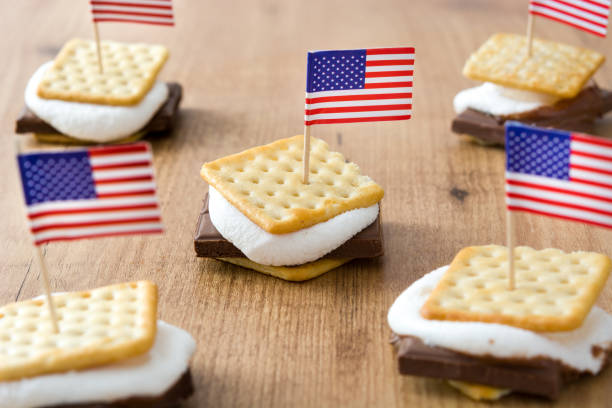 istock Homemade smore and USA flag 959189956