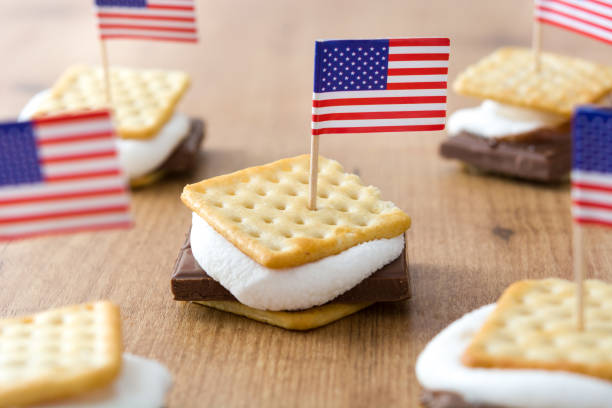 istock Homemade smore and USA flag 959190074