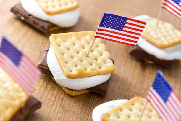 istock Homemade smore and USA flag 959190248