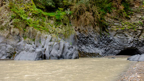 gole dell'alcantara - alcantara gorge (sicília, itália) - sicily river water gole dellalcantara - fotografias e filmes do acervo