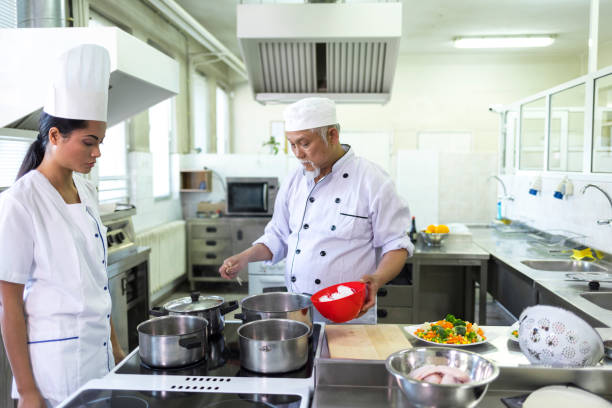 istock Asian chefs preparing noodles with vegetables in asian restaurant 959220668