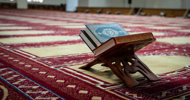 istock Koran book red and green 959230388