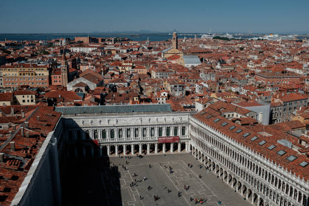 istock Tour to Venice.  Attractions in Venice 959247550