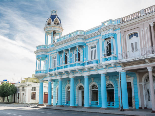 istock Colonial palace in Cienfuegos with sighting tower 959273210