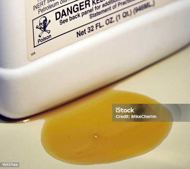 Gefahr Spilled Liquid Pesticide Stockfoto und mehr Bilder von Behälter - Behälter, Heraustropfen, Insektizid