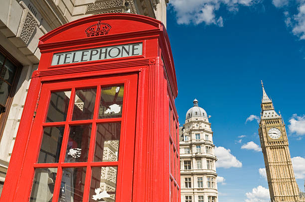 big ben und rote telefon box in london - city of westminster big ben london england whitehall street stock-fotos und bilder