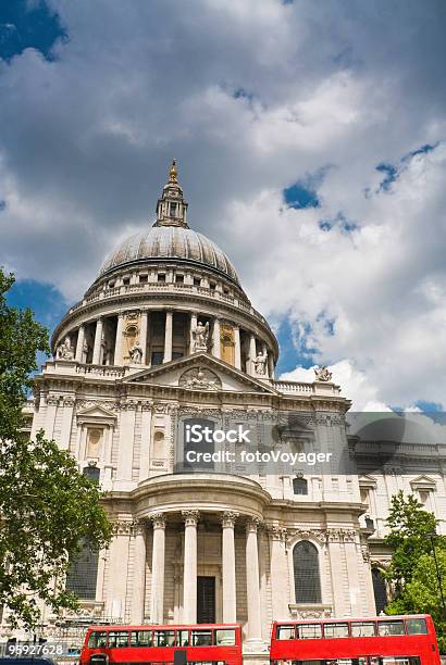 St Pauls Rosso London Buses - Fotografie stock e altre immagini di Architettura - Architettura, Autobus, Blu