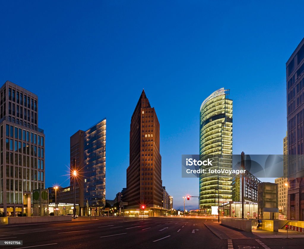 Centro di Berlin Potsdamer Platz - Foto stock royalty-free di Ambientazione esterna