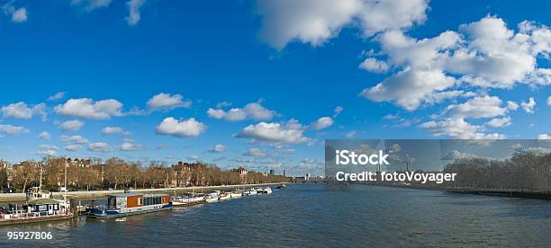 Chelsea Houseboats Londres - Fotografias de stock e mais imagens de Barco-casa - Barco-casa, Kensington e Chelsea, Ao Ar Livre