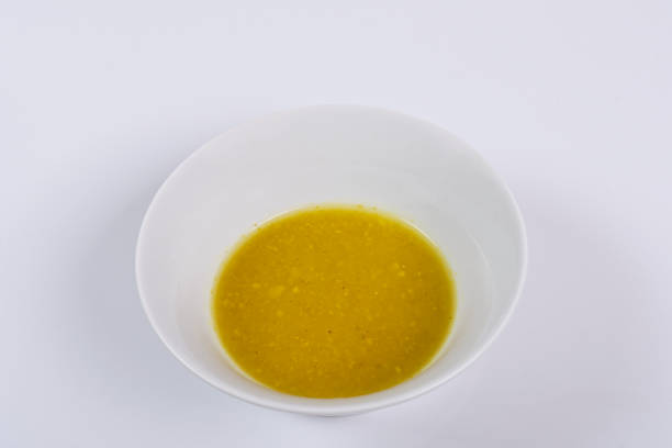 istock Creamy broccoli soup on a white 959288014