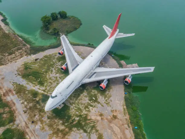 Photo of Abandoned aircraft in the reservoir area.