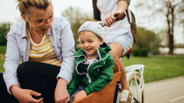istock Family in a cargo bike 959304492
