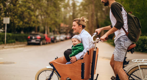 istock City adventure in cargo bike 959304766