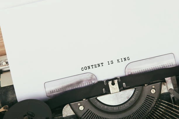 le contenu est roi - typewriter key zero antique typewriter photos et images de collection