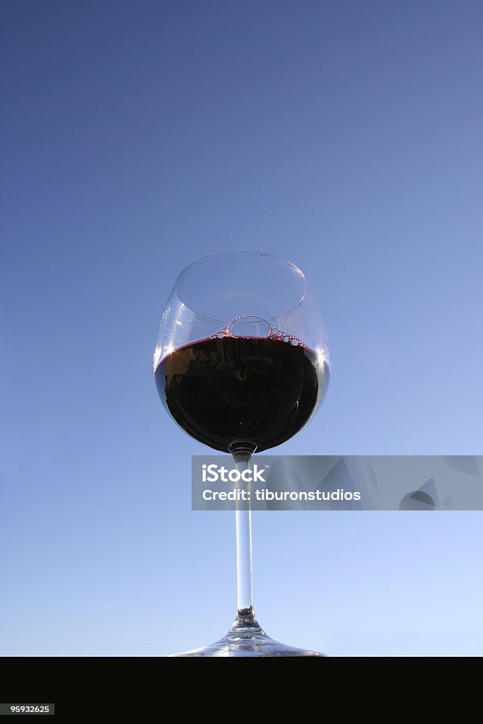 Vino Solo um Copo de Vinho Tinto - Royalty-free Abuso de Álcool Foto de stock