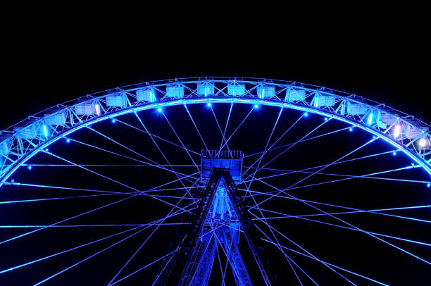 istock Big ferris wheel with festive blue illumination 959366912