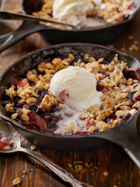 istock Strawberry and Blueberry Crisp with Vanilla Ice Cream 959367830