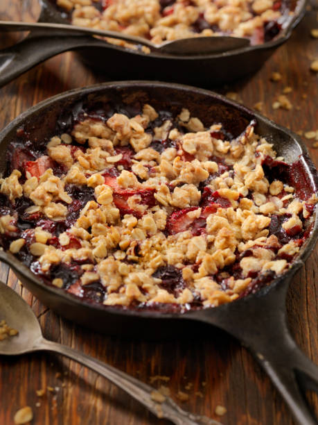 istock Strawberry and Blueberry Crisp with Vanilla Ice Cream 959367832