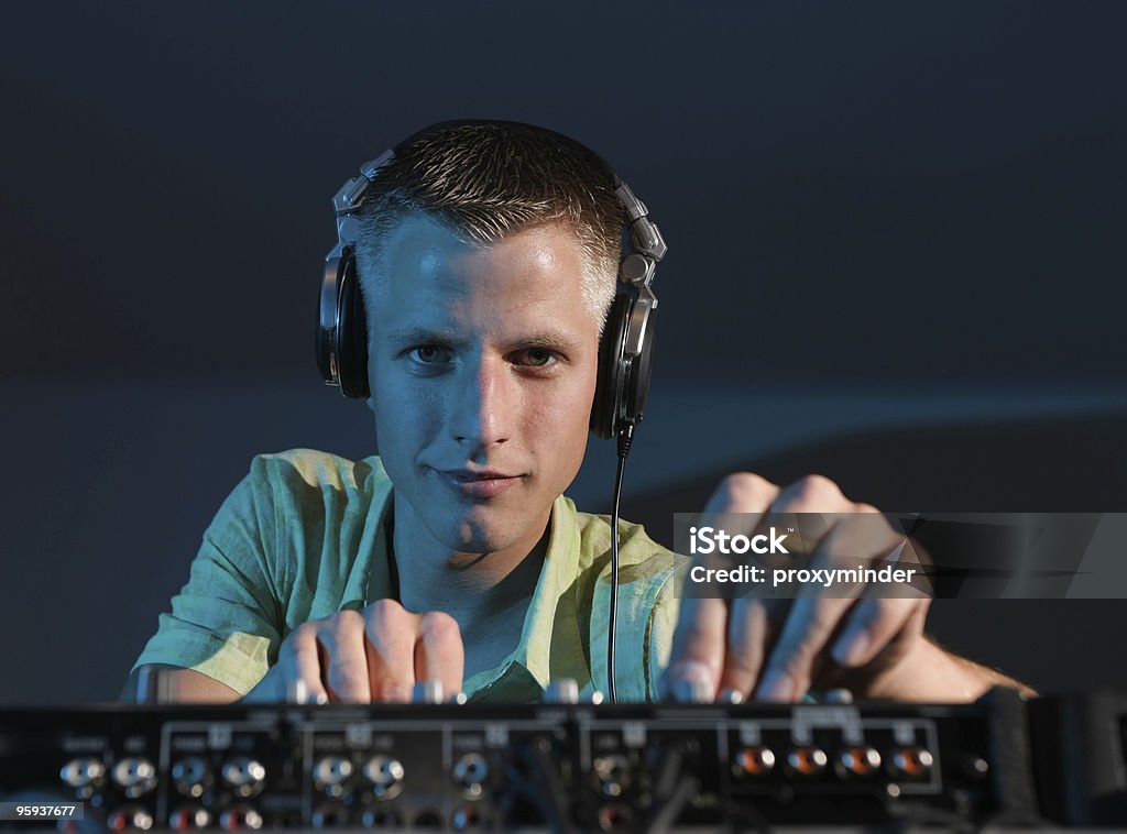 DJ al lavoro - Foto stock royalty-free di 18-19 anni