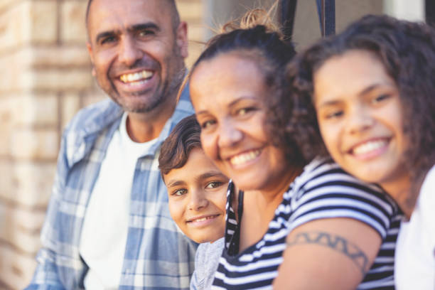 aboriginal family portrait with 2 parents and 2 children. - tattoo father family son imagens e fotografias de stock