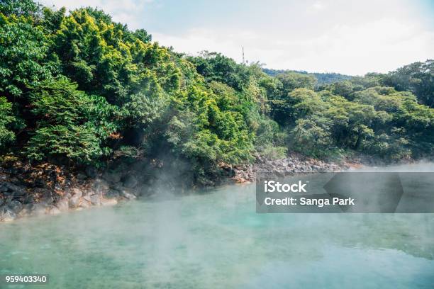 Photo libre de droit de Vapeur Chaude Vallée Thermique Beitou À Taipei Taiwan banque d'images et plus d'images libres de droit de Vallée