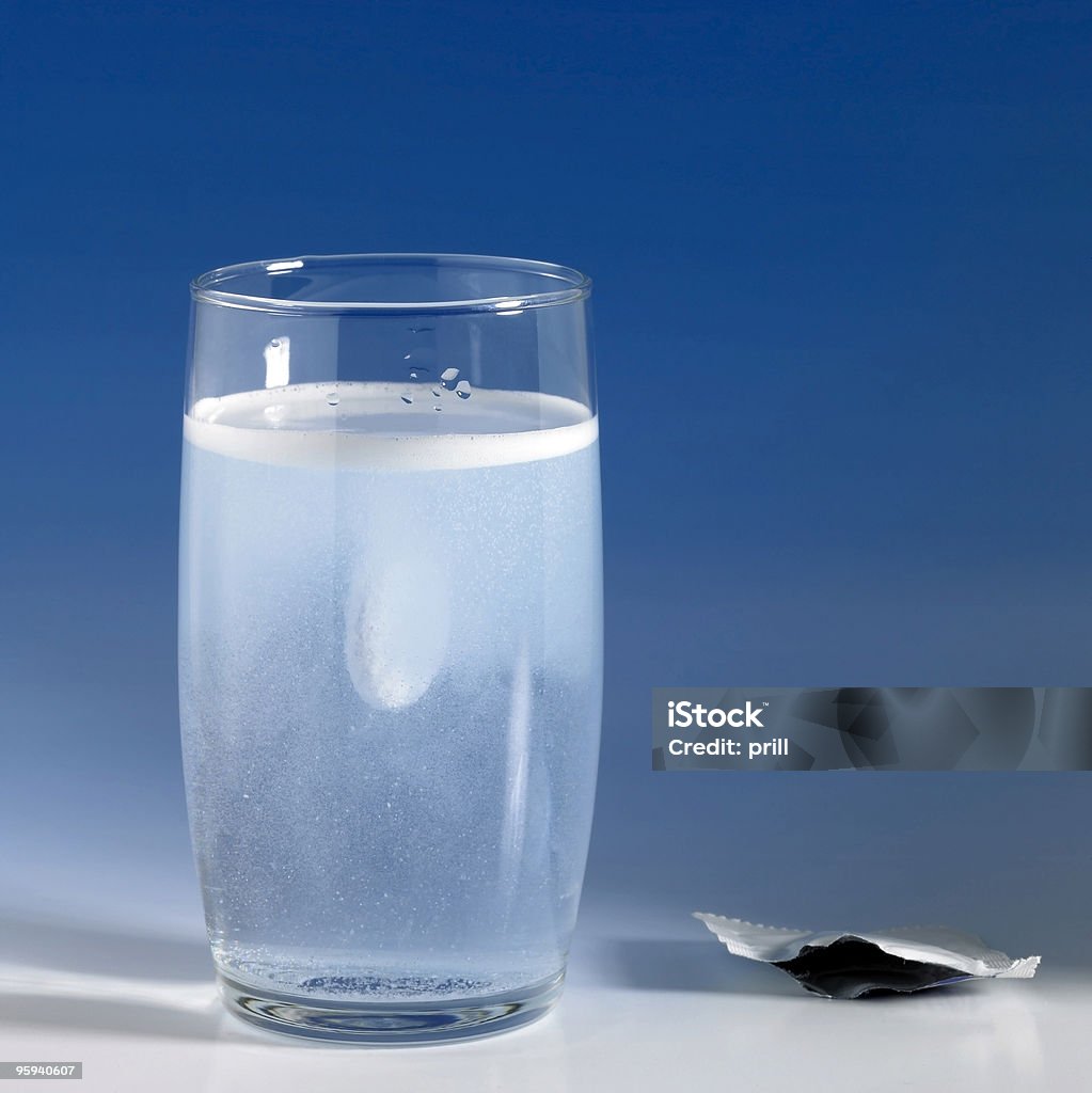 Espumante tablet em um copo de água - Foto de stock de Analgésico royalty-free