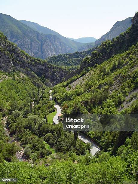 Valley En Los Alpes Franceses Foto de stock y más banco de imágenes de Aire libre - Aire libre, Alpes Europeos, Alpes franceses