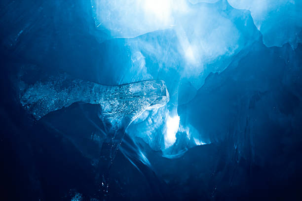 blu grotta di ghiaccio - uncultivated snow ice antarctica foto e immagini stock