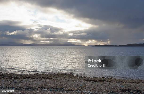 Schottische Strand Mit Kieselsteinen Stockfoto und mehr Bilder von Abgeschiedenheit - Abgeschiedenheit, Bildhintergrund, Dramatische Landschaft