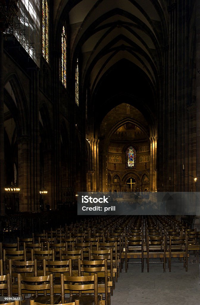 Внутри Собор в Страсбург - Стоковые фото Алтарь роялти-фри