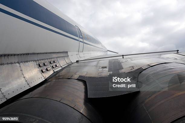 Tupolev Detail In Einem Wolkigen Himmel Stockfoto und mehr Bilder von Flugzeug - Flugzeug, Flugzeugflügel, Nahaufnahme