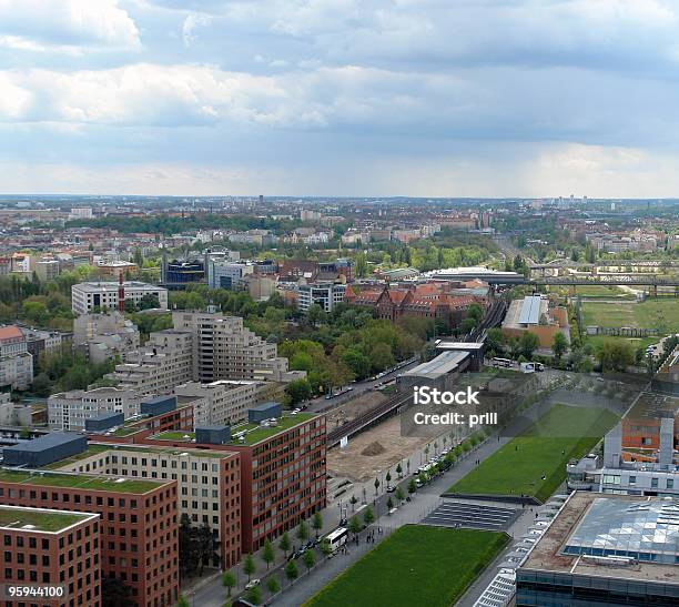 Widok Z Lotu Ptaka Na Berlin Na Czas Letni - zdjęcia stockowe i więcej obrazów Architektura - Architektura, Bez ludzi, Biznes