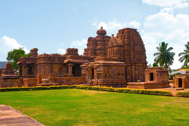 Kasi Visvesvara temple with the Mallikarjuna Temple to the left, Pattadakal temple complex, Pattadakal, Karnataka, India. Kasi Visvesvara temple with the Mallikarjuna Temple to the left, Pattadakal temple complex, Pattadakal, Karnataka, India. virupaksha stock pictures, royalty-free photos & images