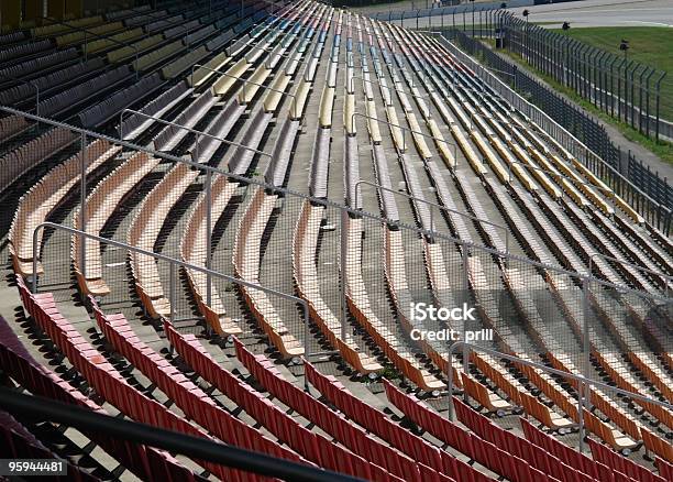 In Pista Tribune - Fotografie stock e altre immagini di Circuito automobilistico - Circuito automobilistico, Stadio, Affari