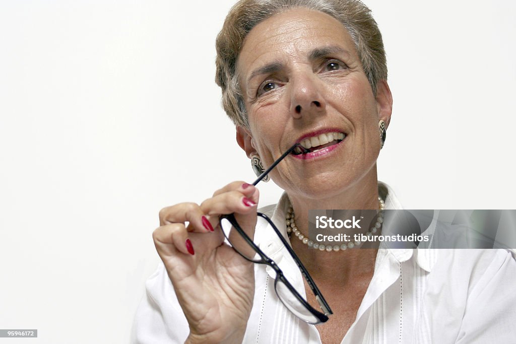 Starszy biznes kobieta w okularach - Zbiór zdjęć royalty-free (Aktywni seniorzy)