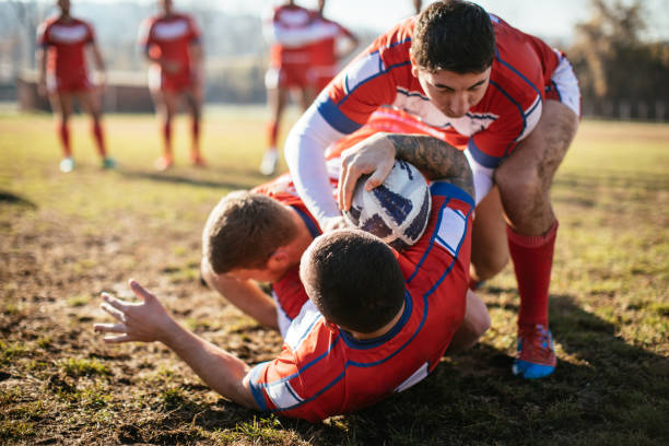 rugby-spiel - rugby scrum sport effort stock-fotos und bilder